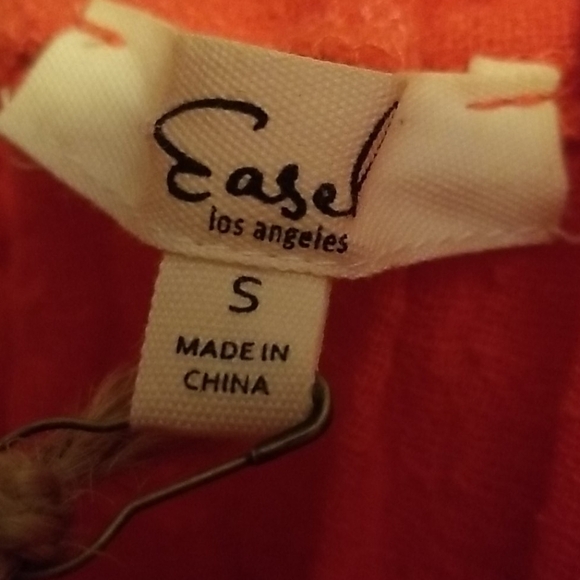 Easel Los Angeles Kylee Embroidered Top Red NWT - Picture 12 of 13